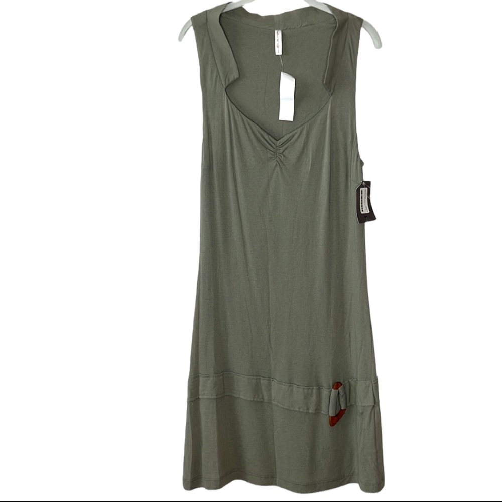 NWT V Neck Dress w/ Wood Accent L